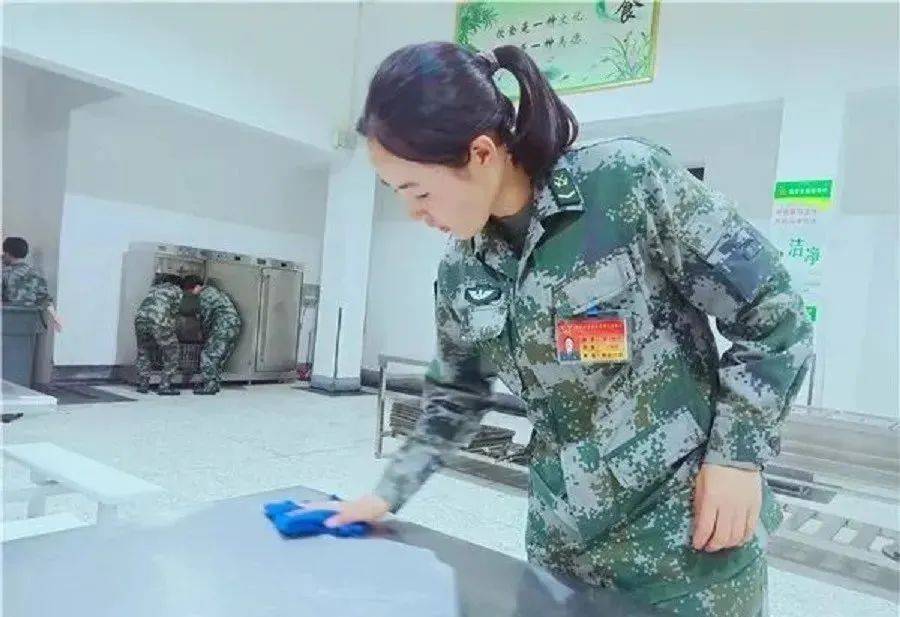 广汉女兵荣获二等功，荣耀背后的力量与奋斗