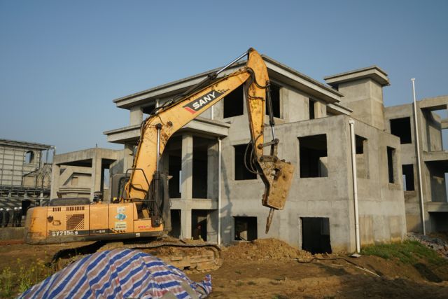 重磅！两幢违建豪宅被拆除，城市天际线重塑